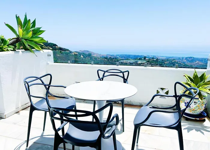 شقة La Mairena - Duplex With Panoramic Sea Views *