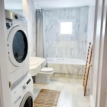 아파트 La Mairena - Duplex With Panoramic Sea Views 마르베야
